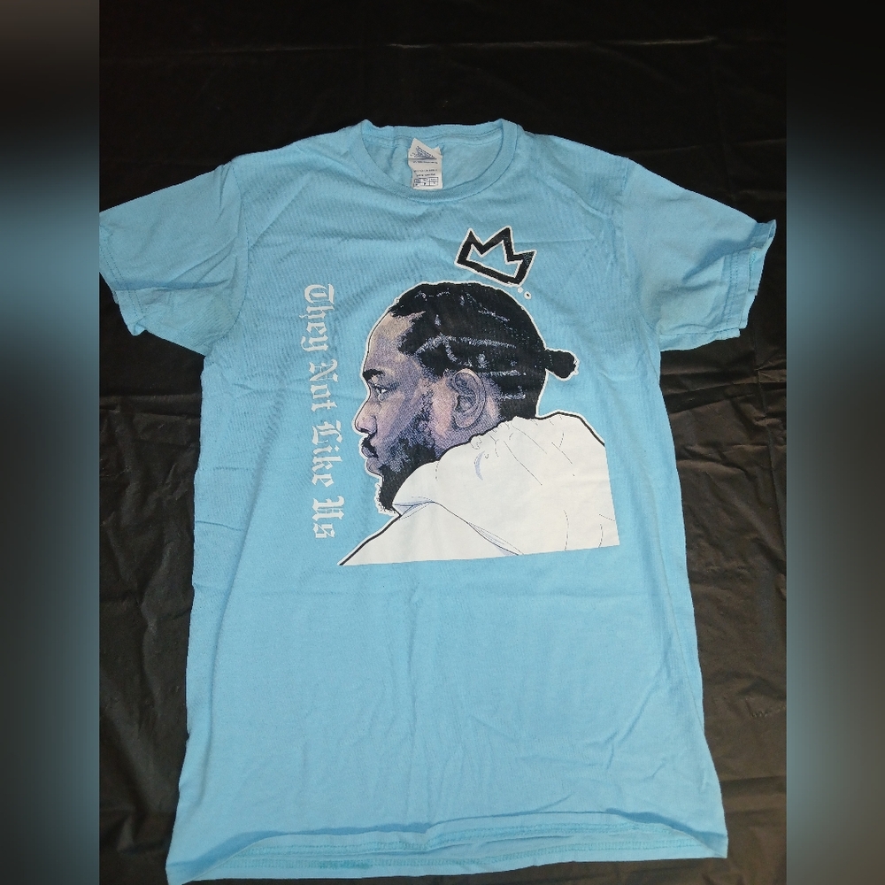 Graphic Crewneck Tee with Portrait Print - Light Blue